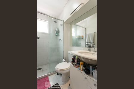 Banheiro da suíte de apartamento para alugar com 2 quartos, 70m² em Vila Congonhas, São Paulo