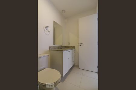 Banheiro de kitnet/studio para alugar com 1 quarto, 41m² em República, São Paulo