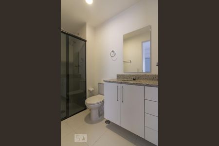 Banheiro de kitnet/studio para alugar com 1 quarto, 41m² em República, São Paulo