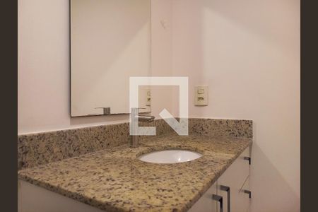 Banheiro de apartamento para alugar com 1 quarto, 41m² em República, São Paulo