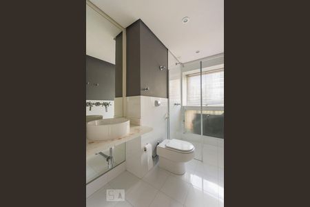 Banheiro de apartamento para alugar com 2 quartos, 85m² em Vila Olímpia, São Paulo