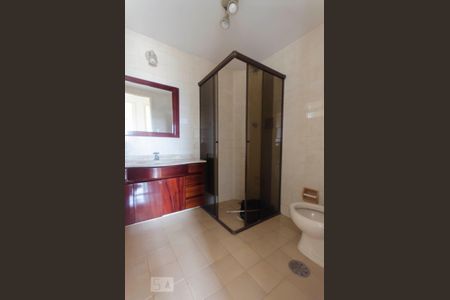 Banheiro de apartamento para alugar com 3 quartos, 74m² em Vila Ipojuca, São Paulo