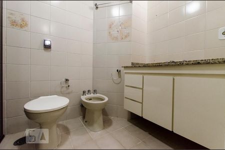 Apartamento à venda com 106m², 3 quartos e 2 vagasBanheiro da suíte