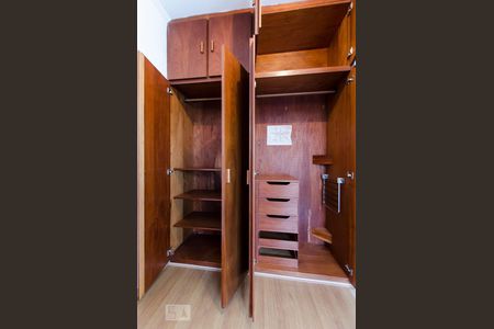 Apartamento à venda com 106m², 3 quartos e 2 vagasDetalhe dos armários