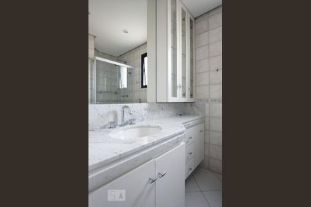 Apartamento para alugar com 280m², 4 quartos e 3 vagas Apartamento para alugar com 280m², 4 quartos e 3 vagas1o. Andar - Suíte/ Banheiro