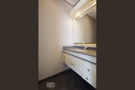 Apartamento para alugar com 280m², 4 quartos e 3 vagas Apartamento para alugar com 280m², 4 quartos e 3 vagas2o. Andar - Lavabo