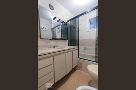 Banheiro de apartamento para alugar com 3 quartos, 130m² em Pinheiros, São Paulo
