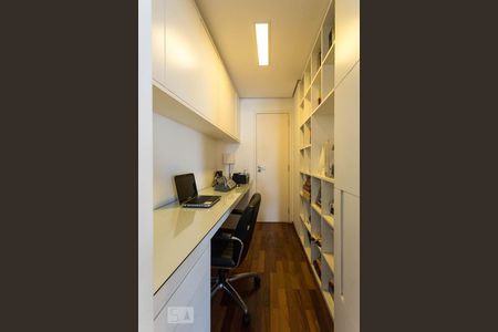 Apartamento à venda com 130m², 3 quartos e 3 vagasEscritório