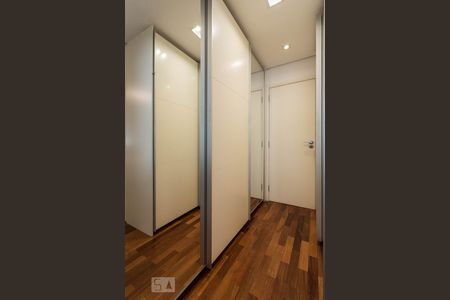 Apartamento à venda com 130m², 3 quartos e 3 vagasCloset