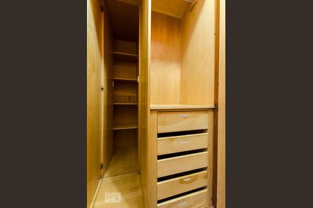 Apartamento à venda com 369m², 4 quartos e 4 vagasDetalhe do armário (Cofre interno)