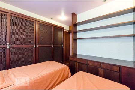 Apartamento à venda com 369m², 4 quartos e 4 vagasSuíte 2