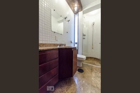 Apartamento à venda com 369m², 4 quartos e 4 vagasBanheiro da suíte 2