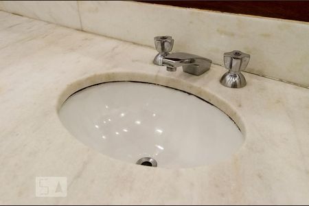 Apartamento à venda com 369m², 4 quartos e 4 vagasDetalhe do banheiro da suíte