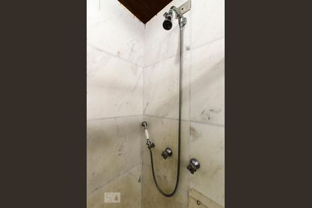 Apartamento à venda com 369m², 4 quartos e 4 vagasDetalhe do banheiro da suíte