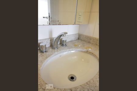Apartamento à venda com 72m², 2 quartos e 2 vagas Apartamento à venda com 72m², 2 quartos e 2 vagasBanheiro