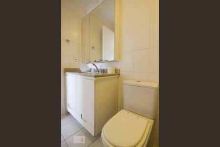 Apartamento à venda com 72m², 2 quartos e 2 vagas Apartamento à venda com 72m², 2 quartos e 2 vagasBanheiro da Suíte