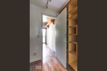 Apartamento à venda com 110m², 2 quartos e 2 vagasSuíte 1 _ Closet