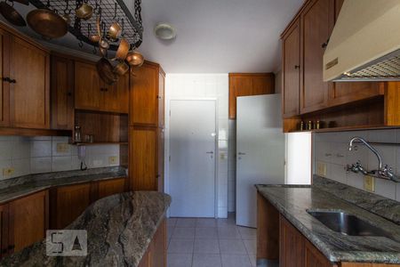 Apartamento à venda com 110m², 2 quartos e 2 vagasCozinha