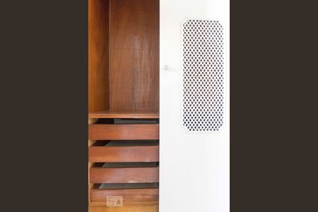 Quarto (Armários) de apartamento para alugar com 1 quarto, 47m² em Vila Firmiano Pinto, São Paulo