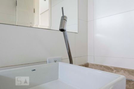 Banheiro (Torneira) de apartamento para alugar com 1 quarto, 47m² em Vila Firmiano Pinto, São Paulo
