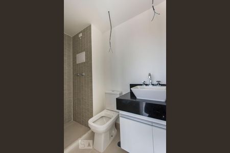 Banheiro de apartamento à venda com 1 quarto, 32m² em Vila Madalena, São Paulo