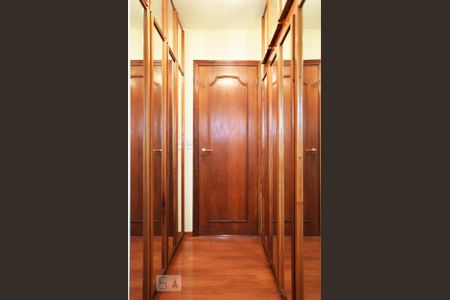 Apartamento à venda com 206m², 4 quartos e 3 vagasQuarto 4 - Suíte (Armários