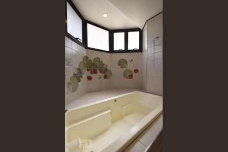 Apartamento à venda com 206m², 4 quartos e 3 vagasQuarto 4 - Suíte/ Banheiro (Banheira de hidromassagem)