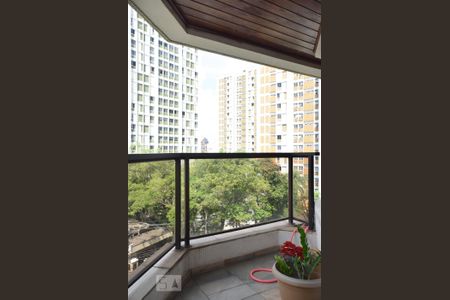 Apartamento à venda com 206m², 4 quartos e 3 vagasVaranda