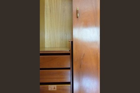 Apartamento à venda com 206m², 4 quartos e 3 vagasQuarto 2 (Armários)