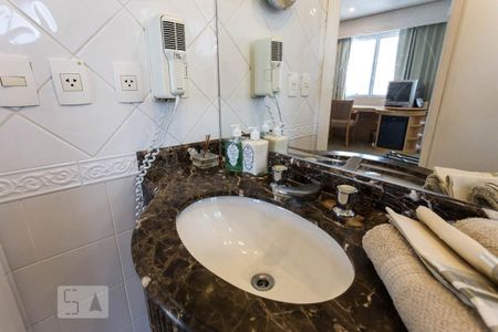 Banheiro de kitnet/studio à venda com 1 quarto, 33m² em Vila Olímpia, São Paulo