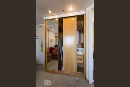 Sala/Quarto de kitnet/studio à venda com 1 quarto, 33m² em Vila Olímpia, São Paulo
