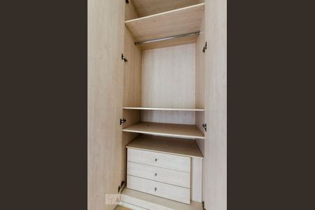 Apartamento à venda com 86m², 3 quartos e 2 vagasDetalhe do armário