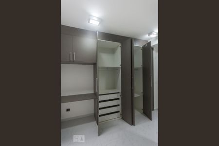 Apartamento à venda com 40m², 1 quarto e 1 vaga Apartamento à venda com 40m², 1 quarto e 1 vagaStudio