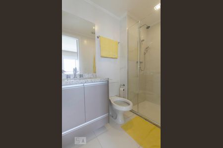 Banheiro de kitnet/studio para alugar com 1 quarto, 45m² em Várzea da Barra Funda, São Paulo