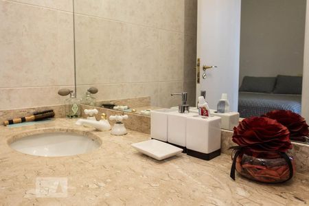 Apartamento à venda com 135m², 2 quartos e 2 vagasBanheiro da suíte 1