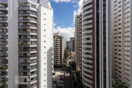 Vista de apartamento à venda com 2 quartos, 135m² em Indianópolis, São Paulo