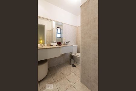 Apartamento à venda com 135m², 2 quartos e 2 vagasBanheiro da suíte 1