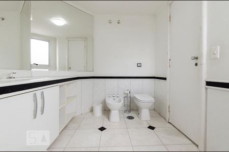 Apartamento à venda com 210m², 3 quartos e 3 vagas Apartamento à venda com 210m², 3 quartos e 3 vagasBanheiro da suíte 3