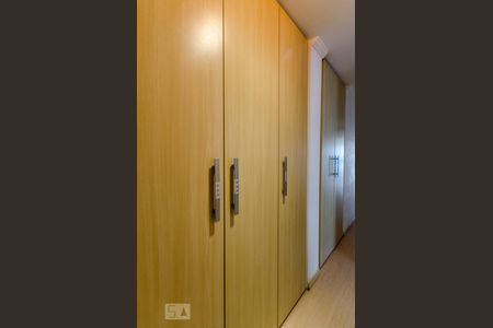 Armários no corredor de apartamento à venda com 3 quartos, 210m² em Vila Suzana, São Paulo