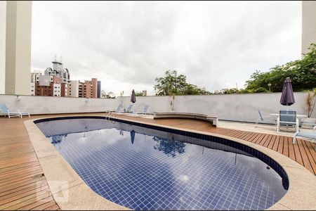 Apartamento à venda com 210m², 3 quartos e 3 vagas Apartamento à venda com 210m², 3 quartos e 3 vagasPiscina