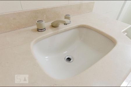 Apartamento à venda com 210m², 3 quartos e 3 vagas Apartamento à venda com 210m², 3 quartos e 3 vagasDetalhe do banheiro