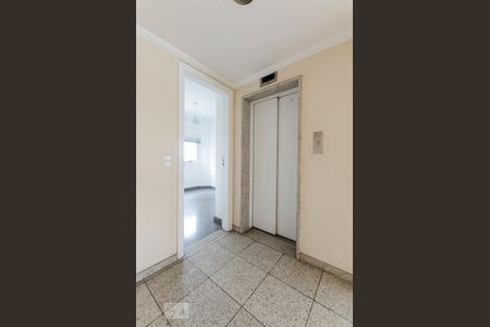 Elevador privativo na sala de apartamento à venda com 3 quartos, 210m² em Vila Suzana, São Paulo