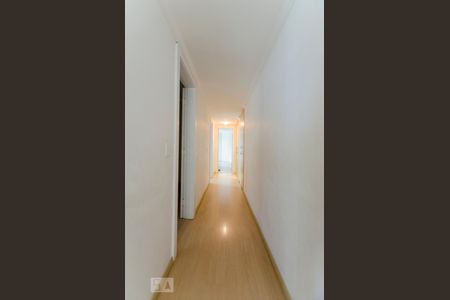 Corredor de apartamento à venda com 3 quartos, 210m² em Vila Suzana, São Paulo