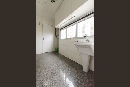 Apartamento à venda com 210m², 3 quartos e 3 vagas Apartamento à venda com 210m², 3 quartos e 3 vagasÁrea de serviço