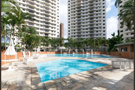 Apartamento à venda com 180m², 3 quartos e 2 vagasÁrea comum - Piscina