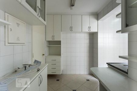 Cozinha de apartamento para alugar com 3 quartos, 94m² em Indianópolis, São Paulo