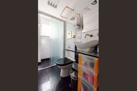 Banheiro de apartamento à venda com 2 quartos, 68m² em Vila Buarque, São Paulo