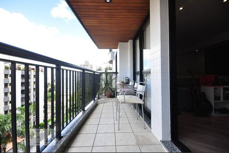 varanda de apartamento para alugar com 2 quartos, 115m² em Real Parque, São Paulo