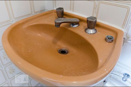 Banheiro da suíte de apartamento para alugar com 2 quartos, 95m² em Vila Madalena, São Paulo