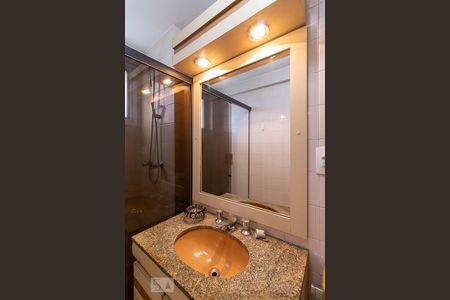 Banheiro de apartamento para alugar com 1 quarto, 44m² em Vila Madalena, São Paulo